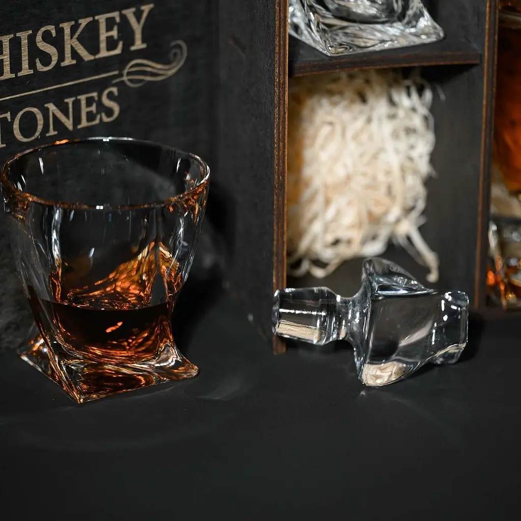 Подарунковий набір віскі Whiskey Stones №12 у дерев'яному пеналі - графин + склянки Bohemia Quadro - фото 7