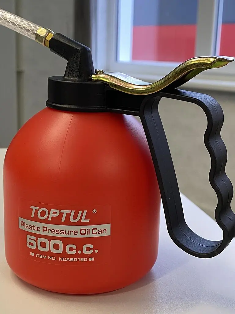 Оливниця важільна пластикова TOPTUL 500 мл гнучкий наконечник NCAB0150 - фото 3