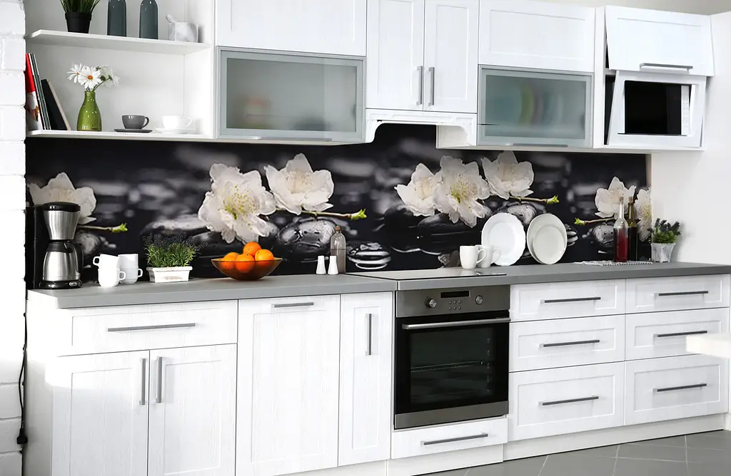 Вініловий кухонний фартух Білі квіти на каменях наклейка для кухні ПВХ Чорний 60х200 см Happy Pocket Z181696 - фото 7