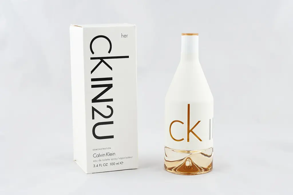 Оригінал Calvin Klein CK IN2U Her 100 мл ТЕСТЕР туалетна вода - фото 2