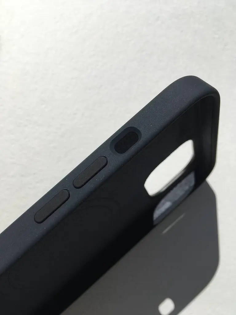 Оригінальний силіконовий чохол для iPhone 15 Plus Apple Silicone Case with MagSafe Midnight Black MT103ZM/A - фото 4