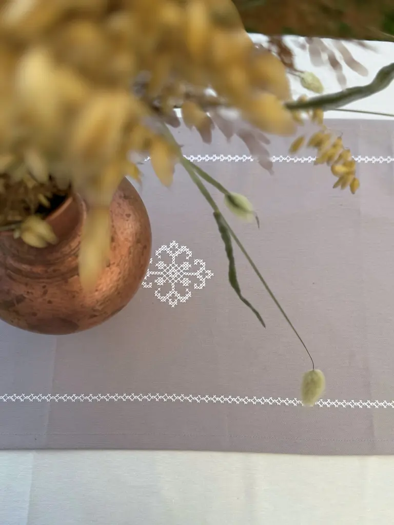 Ранер доріжка Ecotton 45x170 см для обіднього столу водовідштовхувальна в етно-стилі сіра з білою вишивкою (25257) - фото 2