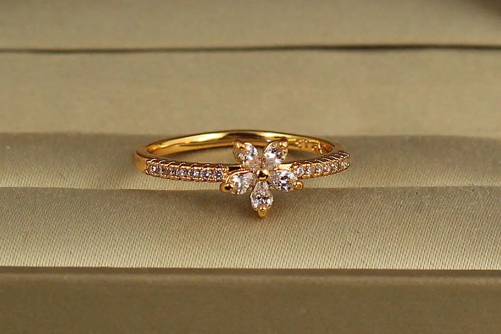 Кільце Xuping Jewelry Квітка блиску р 19 золотисте