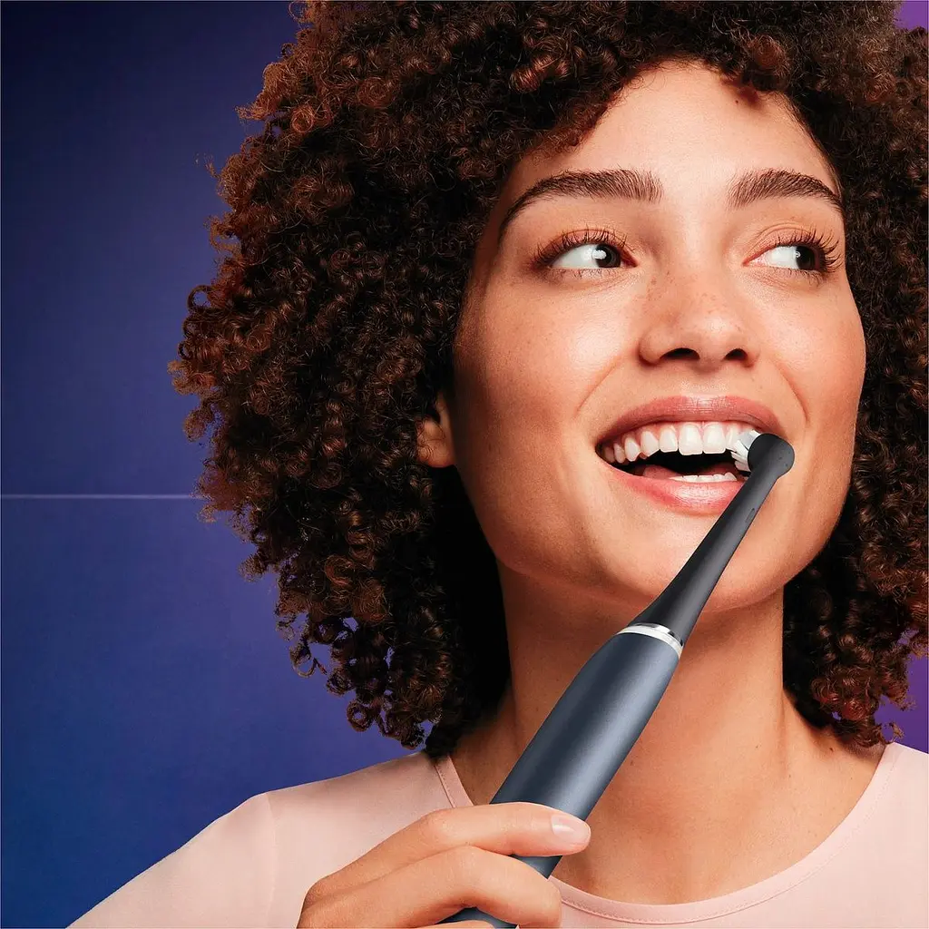 Насадка для зубної щітки Oral-B iO RB CB Ultimate Clean Black 1 шт. [105526] - фото 5