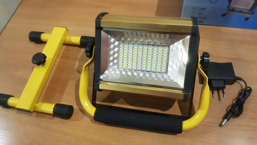 Акумуляторний LED Прожектор 100 W світлодіодний IP65 ліхтар W808 - фото 4