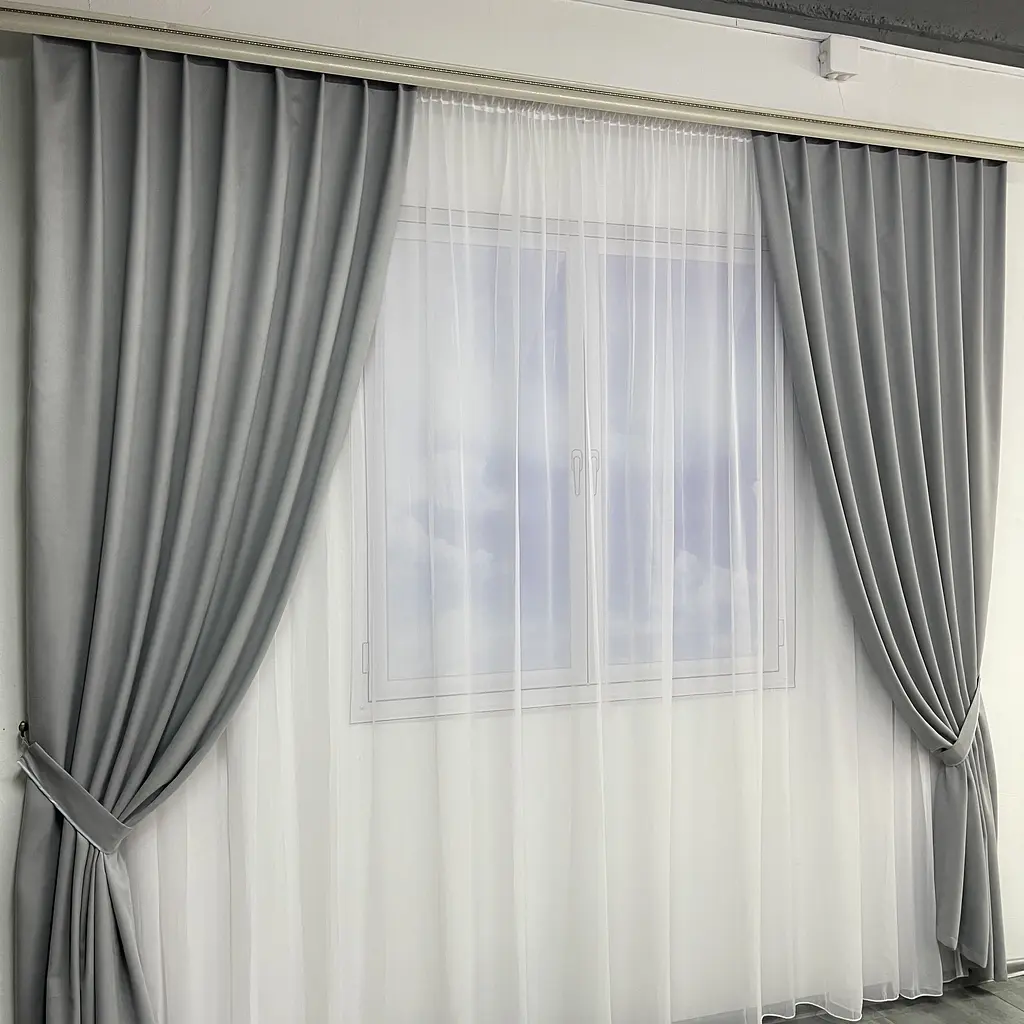 Мікровелюрові штори світло-сірого кольору 2шт. 150х270 з білим шифоновим тюлем 400х270, на тасьмі ALBO pbe0052659 - фото 6