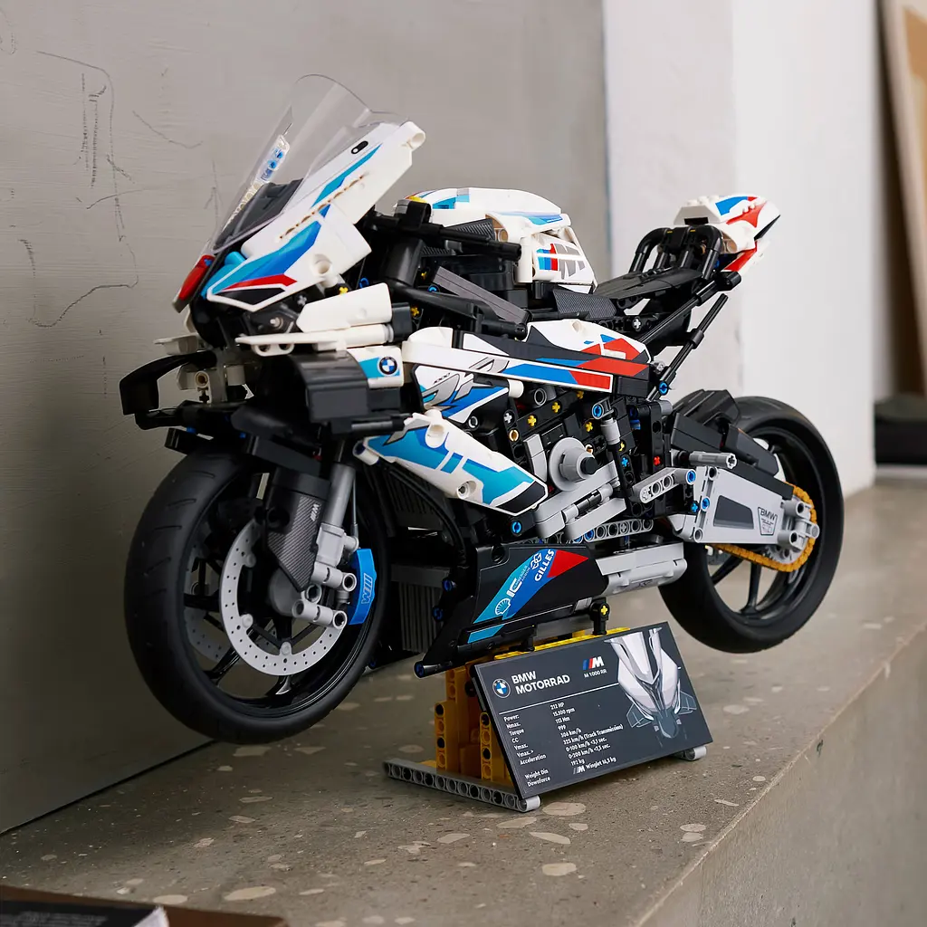 Конструктор LEGO Technic BMW M 1000 RR, 1920 деталей (42130) - фото 7