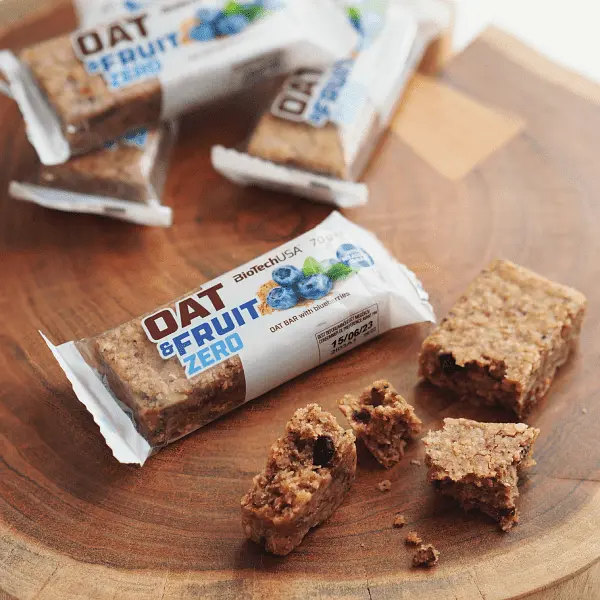 Батончик BiotechUSA Oat and Fruit Zero Blueberry 70 г - фото 2