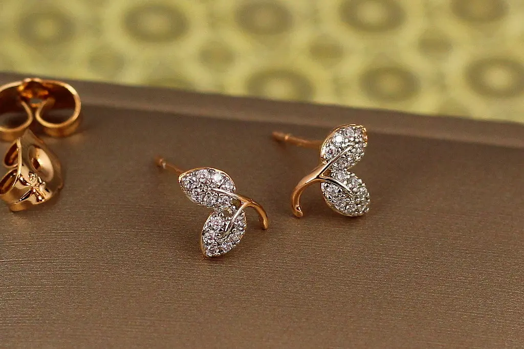 Сережки гвоздики Xuping Jewelry листочки з родієм 8 мм золотисті - фото 2