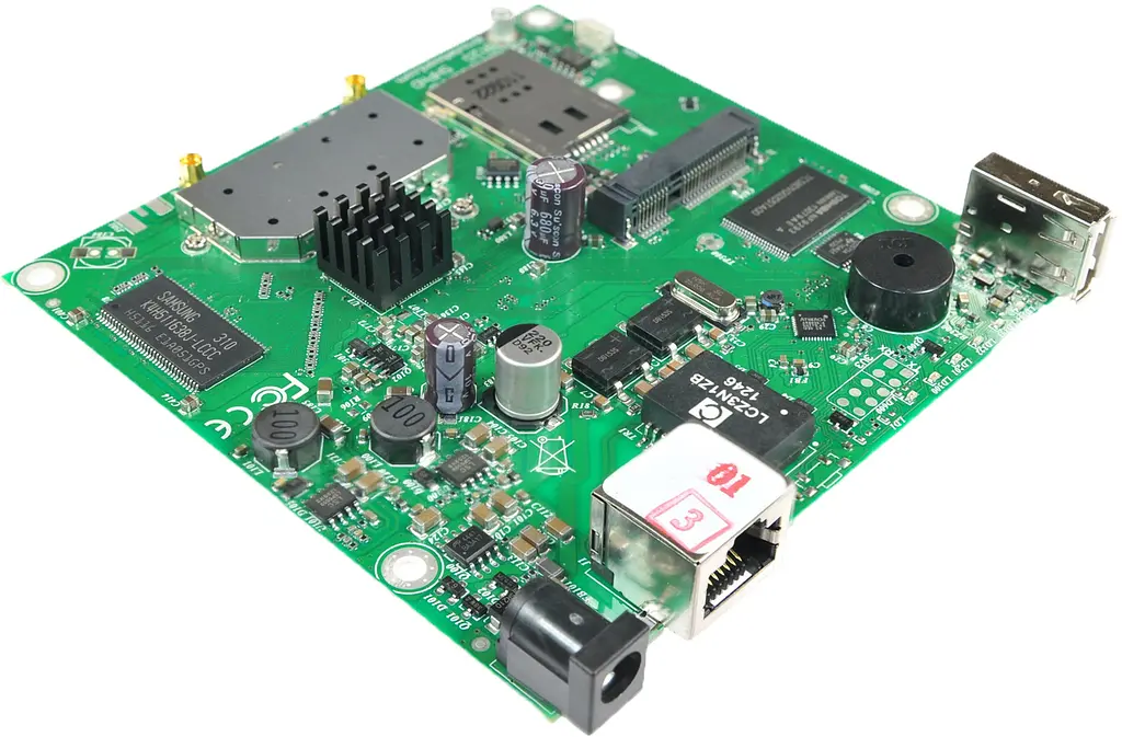 Маршрутизатор Mikrotik RB912UAG (RB912UAG-2HPnD), 600Mhz Atheros CPU, 64MB RAM, 1xGigabit - фото 4