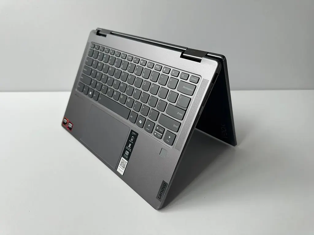 Ноутбук - трансформер Lenovo Yoga 7 2-in-1 14AHP9 14" (Ryzen 7 8840HS / 16GB DDR5 / SSD 256GB / Radeon 780M) б/в - фото 3