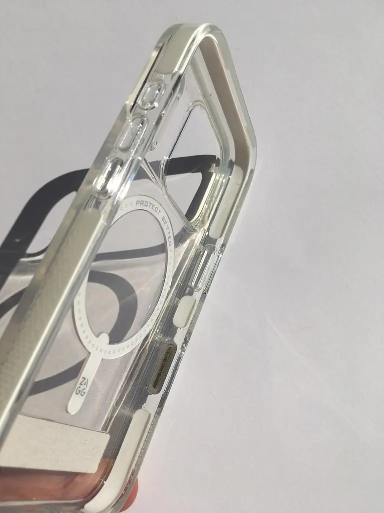 Чохол протиударний ZAGG Gear4 Santa Cruz MagSafe KS Clear Case для iPhone 17 Pro Max Прозорий із підставкою - фото 9
