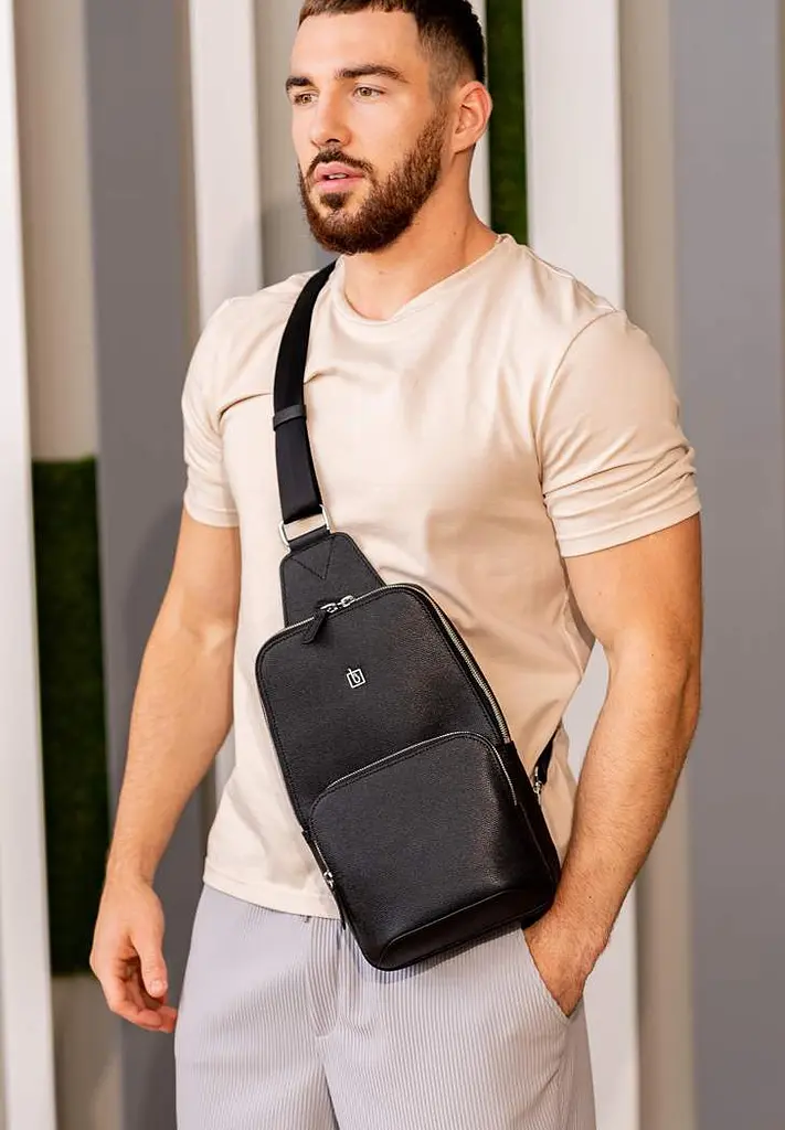 Кожаный мужской рюкзак (сумка-слинг) на одно плечо черный Saffiano - фото 9
