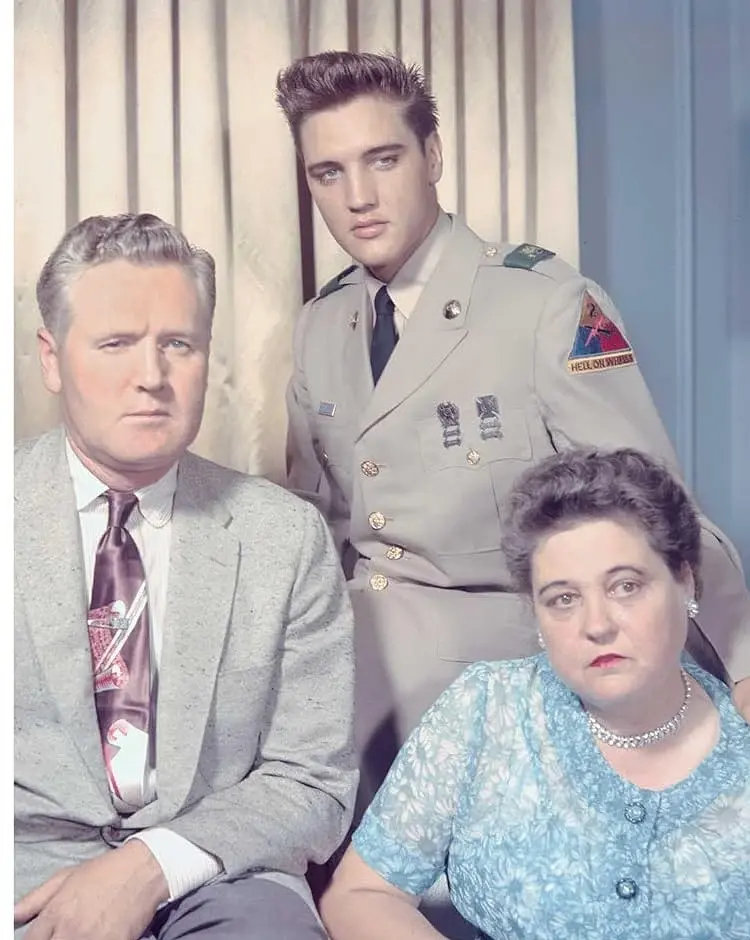 Elvis Presley Treasures. The Story of the King of Rock 'n' Roll Told Through His Personal Momentos - фото 3