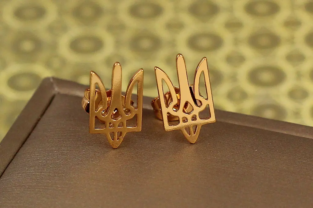 Сережки гвоздики Xuping Jewelry Герб тризуб 1,7 см золотисті - фото 2