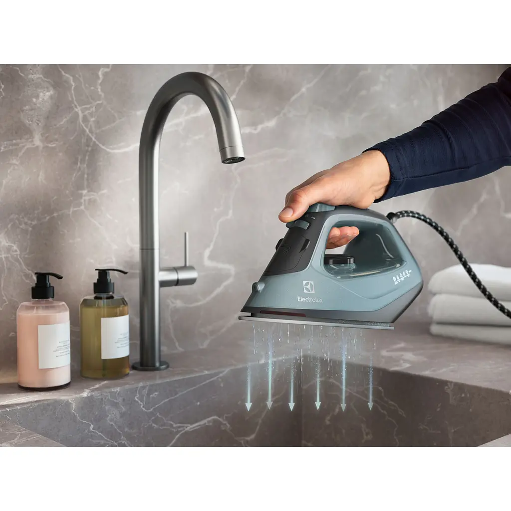 Утюг Electrolux Care 500 E5SI2-6OG черно-зеленый - фото 8