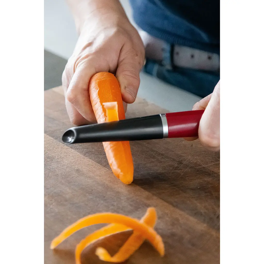 Овочечистка вертикальна KitchenAid Coreline червона (KAG112OHERE) - фото 7