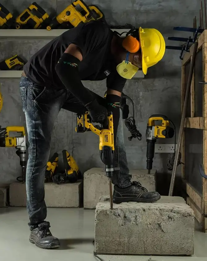 Перфоратор акумуляторний DeWALT SDS-Plus з АКБ та ЗП DCH133M1 - фото 8