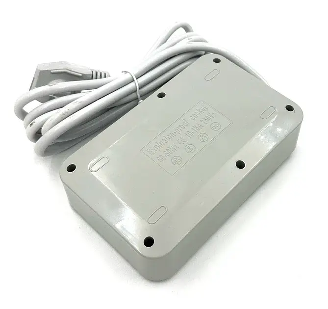 Подовжувач з USB 4 розетки + 3 USB порти 2 м кабель із заземленням і захистом від перенапруги - фото 4