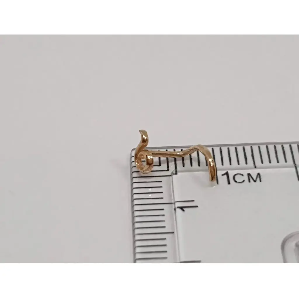 Золотая серьга-пирсинг в нос Dear. 1054 - фото 2