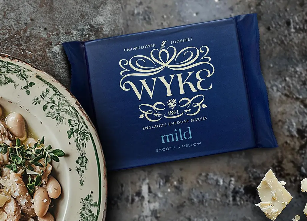 Сир Чеддер Wyke mild cheddar smooth &mellow 200 г - фото 2