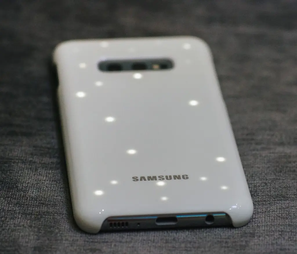 Чохол оригінальний з підсвічуванням Official LED Cover EF-KG970CWEGRU для Samsung Galaxy S10e White - фото 7