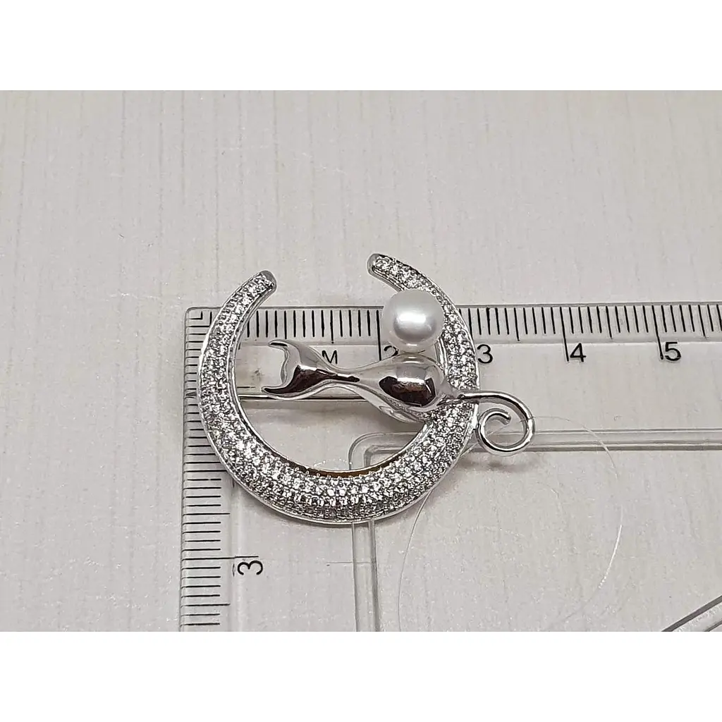 Серебряная брошь Dear Кошка с жемчугом. 9011.1С - фото 4