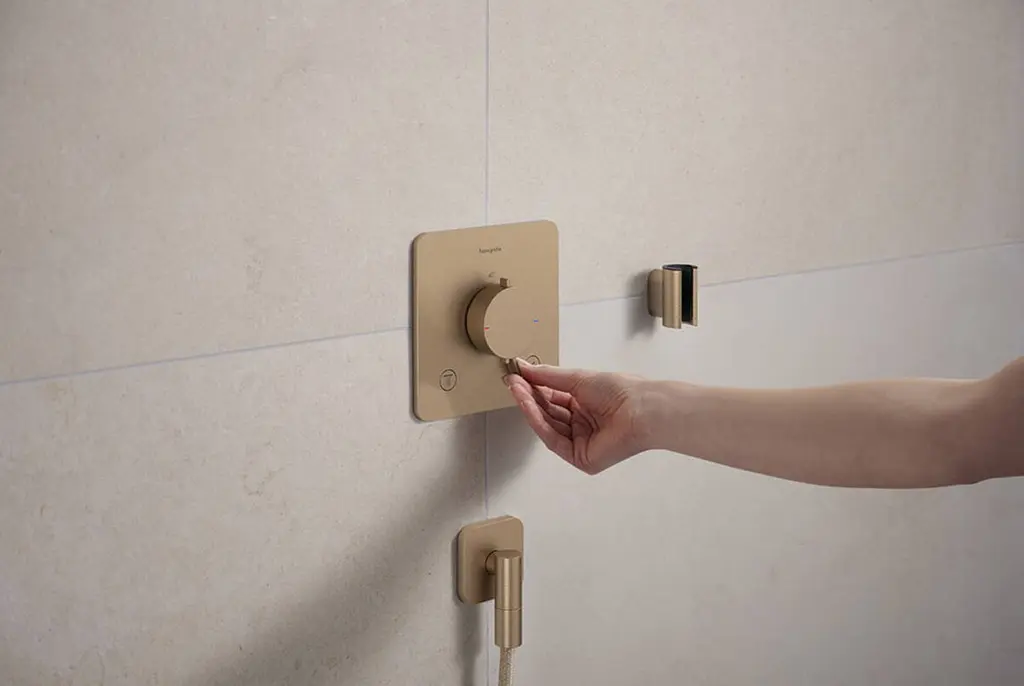Шлангове під'єднання Hansgrohe FixFit Fine Q зі зворотнім клапаном brushed bronze 28884140 - фото 2