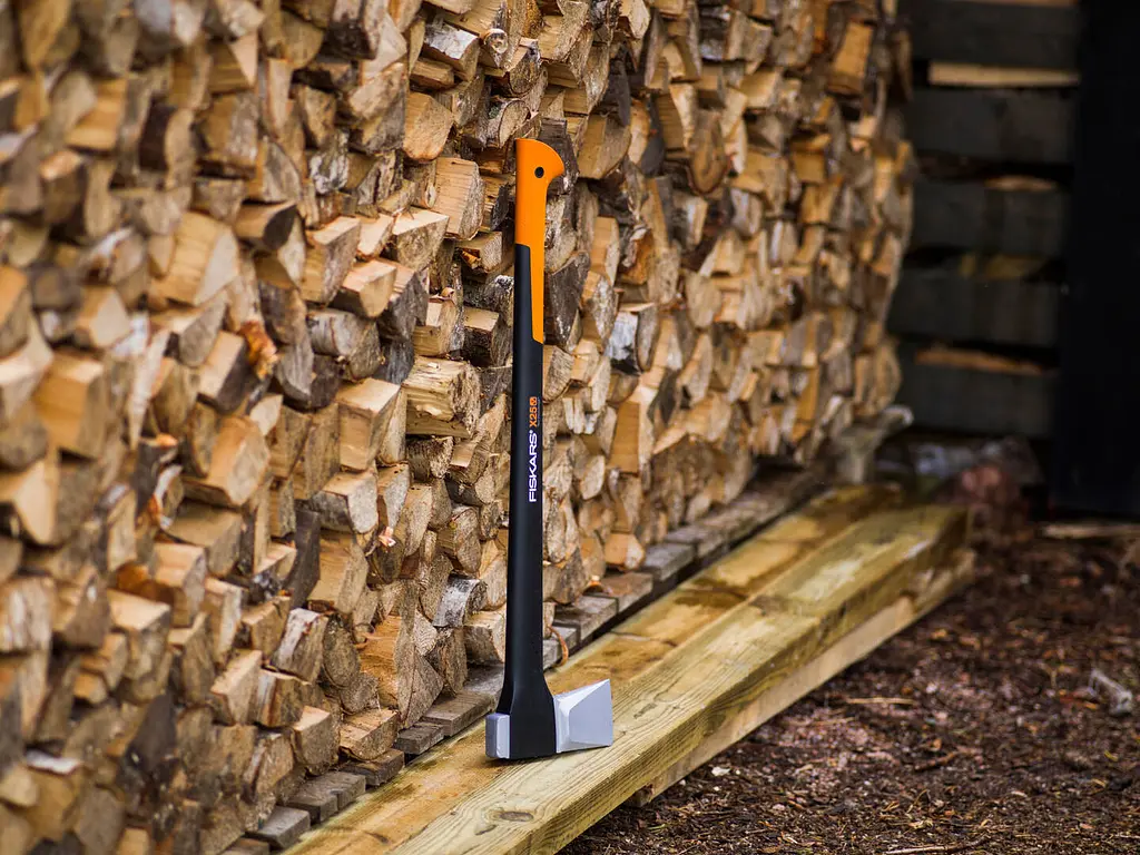 Сокира-колун Fiskars X25 XL (1015643) + Точило для сокир і ножів Fiskars (1060003) - фото 4