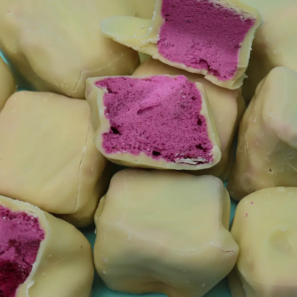 Мороженое сублимированное в белом шоколаде вишневое, 100г - фото 1