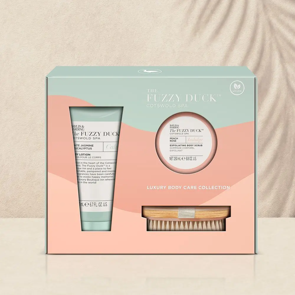 Набор Baylis & Harding The Fuzzy Duck Cotswold Spa: Лосьон для тела Calm, 200 мл + Скраб для тела Indulge, 250 г + Щетка для тела - фото 3