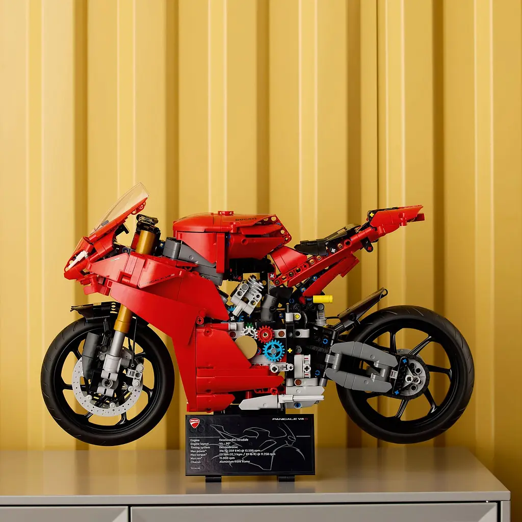 Конструктор LEGO Technic Мотоцикл Ducati Panigale V4 S 1603 детали (42202) - фото 4