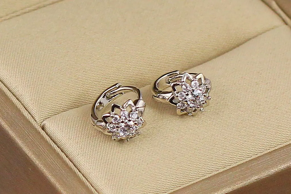 Сережки дитячі Xuping Jewelry квіточка з різними пелюстками 9.5 мм сріблясті - фото 2