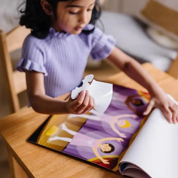 Набор многоразовых наклеек Melissa & Doug Одень куклу (SM93209/6829) - фото 6