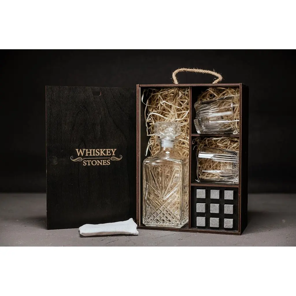 Подарунковий набір Whiskey Stones камені для віскі в дерев'яному пеналі №7 + декантер і 2 склянки Rocco Selecta + щипці + мішечок - фото 2