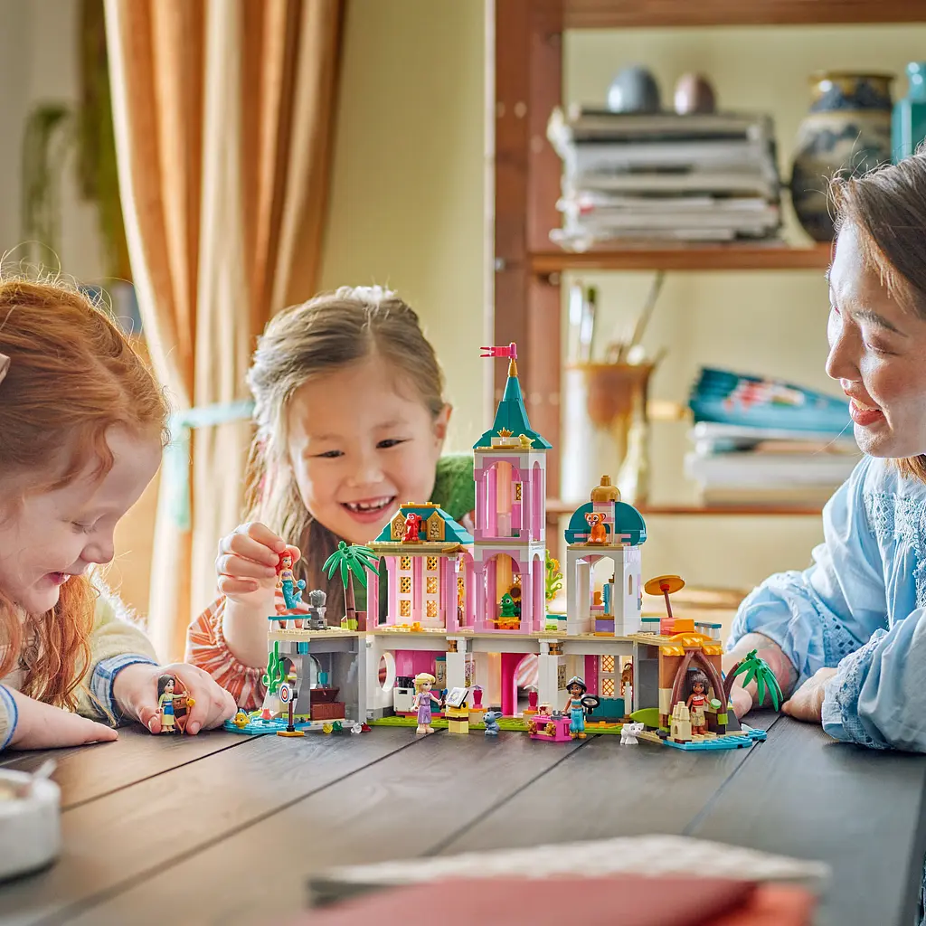 Конструктор LEGO Disney Princess Замок принцессы и королевские любимцы 787 деталей (43267) - фото 12