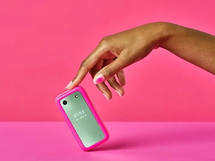 Мобильный телефон HMD Barbie Phone Pink - фото 5