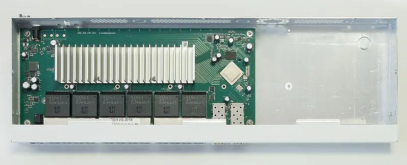 Коммутатор Mikrotik 24 порта управляемый L2 (CRS326-24G-2S+RM) - фото 3