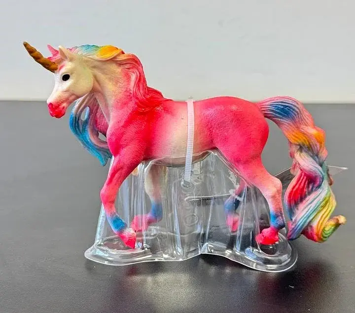 Фігурка єдинорога червоного Dino Toys, 31,5×22×10,5 см - фото 2