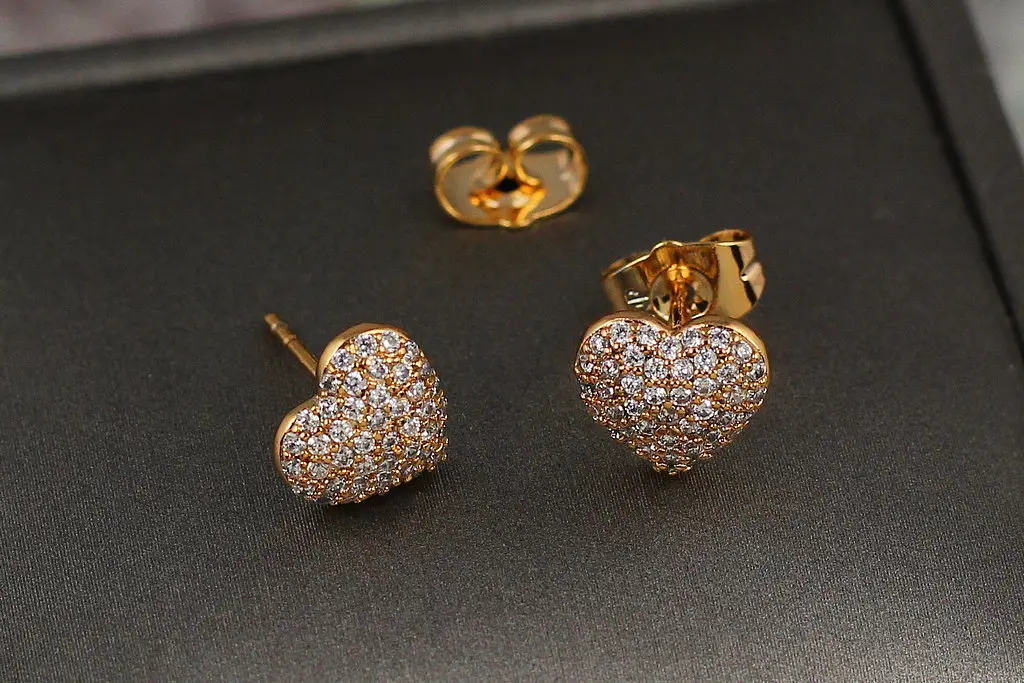 Сережки гвоздики Xuping Jewelry сердечка з дрібних фіанітів 9 мм золотисті