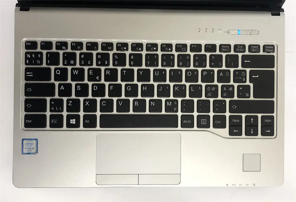 Ноутбук Fujitsu LifeBook S936 / 13.3" FullHD IPS Touch / i5-6300U / 8GB / 256GB SSD / Win10Pro / Backlight - Б/в - фото 3