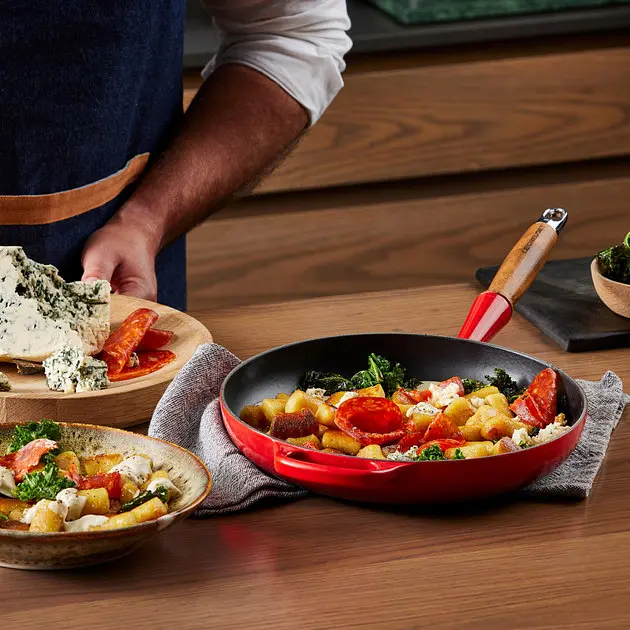 Сковорода універсальна Le Creuset Signature Frying Pan 28 см вишнева 20258280600422 - фото 8