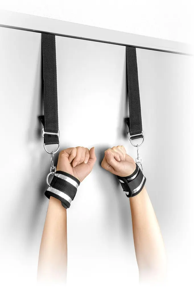 Фіксатор для рук на двері Fetish Tentation Door swing handcuffs - фото 3