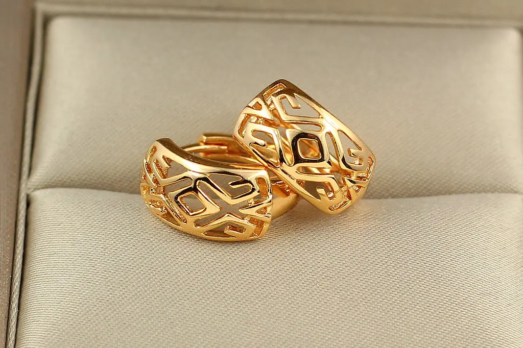 Сережки Xuping Jewelry колечки з різьбленим геометричним орнаментом 1,4 см золотисті - фото 2