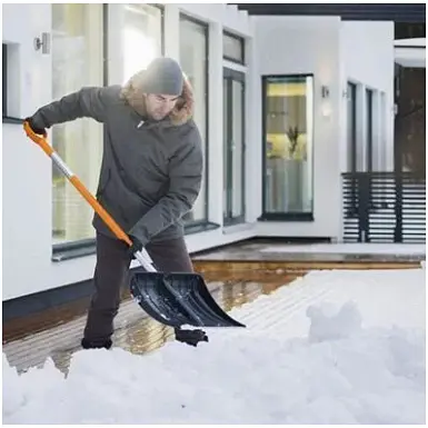 Скрепер для прибирання снігу Fiskars SnowXpert Snow Pusher (1062828) - фото 4