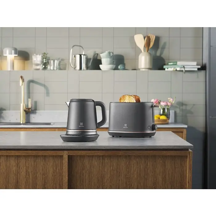 Электрочайник Electrolux 1.7 л Strix металл поддержка температуры черный матовый kuh0015323 - фото 8