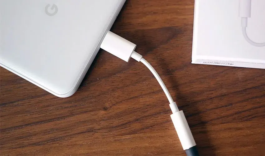Перехідник Apple USB-C to 3.5 mm Headphone Jack Adapter (MU7E2) [36739] - фото 2