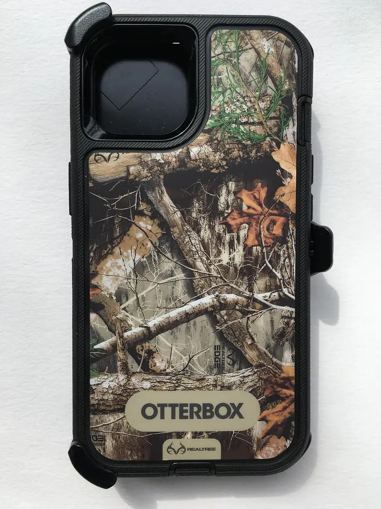 Чохол протиударний з кліпсою OtterBox Defender 77-85441 для iPhone 13 (6.1") RealTree Edge Black (Camo Graphic) - фото 5