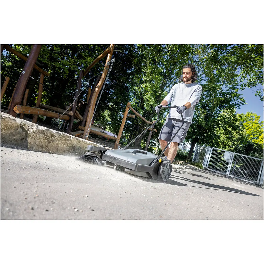 Підмітальна машина Karcher KM 70/15 C Classic компактна (1.517-111.0) - фото 2
