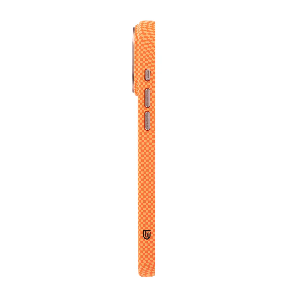 Карбоновый чехол для Apple iPhone 17 Pro, LikeCarbon2 SE MagCase, оранжевый, тонкий защитный чехол-панель из поликарбоната с магнитами N52, MagSafe, противоударный, совместим с беспроводной зарядкой, приподнятые края для защиты камеры - фото 6